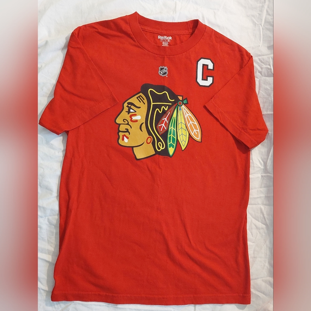 RARE Chicago Blackhawks Hockey Jersey Tee of Jonathan Toews Red Medium